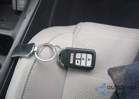 2017 Honda Cr-V Touring z USA, uszkodzony, nr VIN 2HKRW1H98HH514000